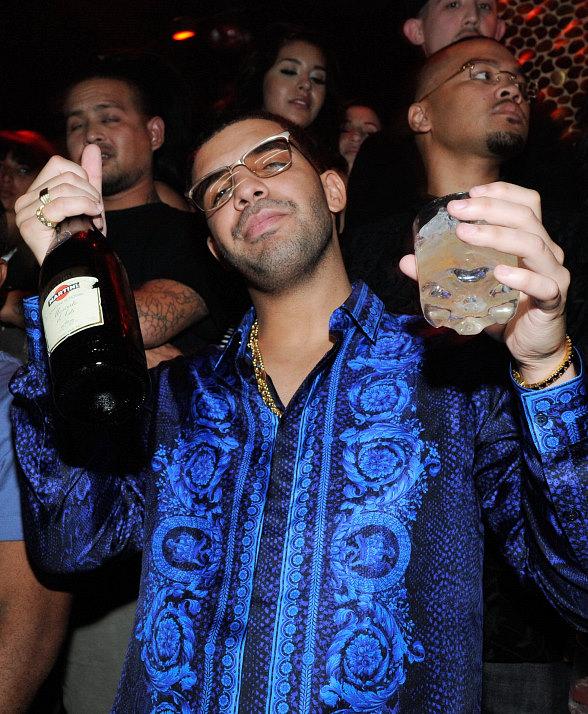 Drake-celebrates-his-birthday-at-588