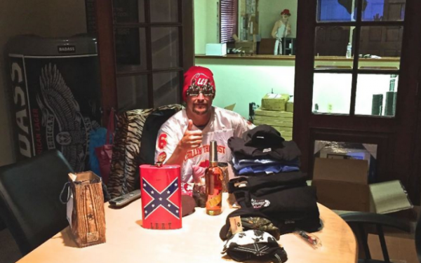 Kid-Rock-with-a-Confederate-flag-flask-630x394
