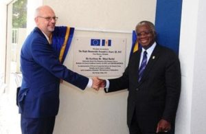 Prime Minister Freundel Stuart (R) shaking hands with Head of EU Delegation, Ambassador Mikael Barfod following the unveiling a plaque commemorating 40 years of cooperation between Barbados and the European Union. Photo by B. Hinds for BGIS.