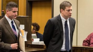 Chicago police Officer Jason Van Dyke, right, attends a court hearing with his attorney, Daniel Herbert, on Dec. 18, 2015. Photo by Zbigniew Bzdak / Chicago Tribune.