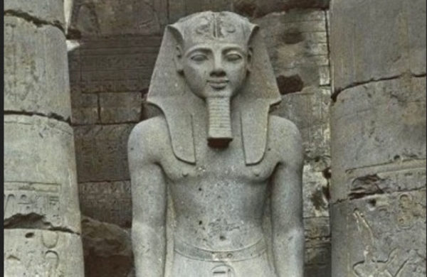 Ramses statue