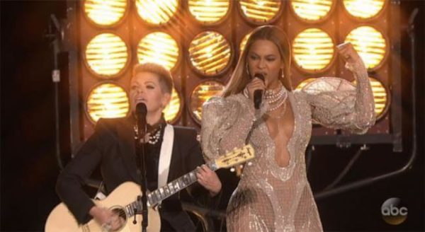 Beyoncé performs at 50th annual Country Music Awards with the Dixie Chicks (ABC/CMAs Screenshot)