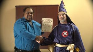 Daryl Davis shakes hand with Ku Klux Klan leader. Image courtesy of First Run Features.