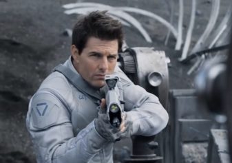 Tom Cruise in 'Oblivion,' Creative Sci-Fi Adults Will Appreciate