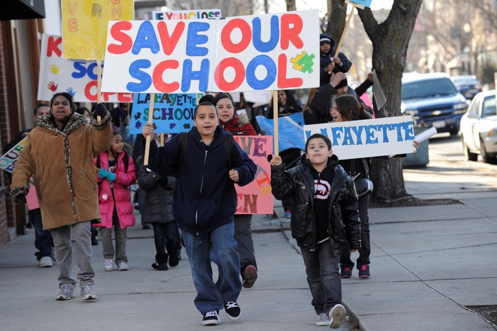 Chicago School Board Backs Mayor Emanuel, Voting to Close 49 Schools