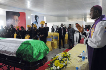 Chinua Achebe: Thousands Mourn Celebrated Nigerian Author
