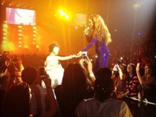 Beyonce Invites Daughter Blue Ivy on Stage in London