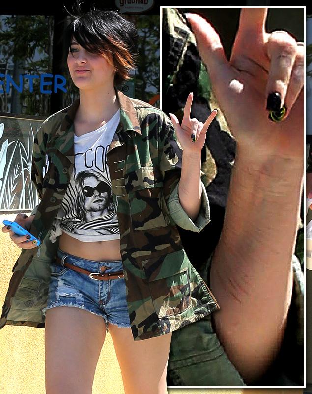 Paris Jackson slits wrists with meat cleaver, over dose on Motrin 
