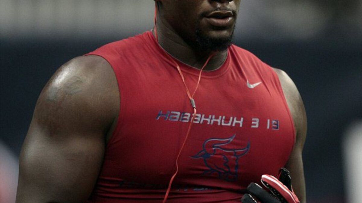 Low Blow: Antonio Smith Uses Incognito's Helmet Against Him During Preseason Game Low Blow: Antonio Smith Uses Incognito's Helmet Against Him During Preseason Game