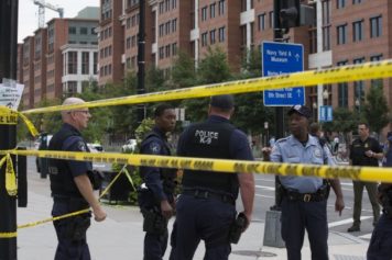 Two Shooters Kill 4, Injure 8 at Washington DC Navy Yard