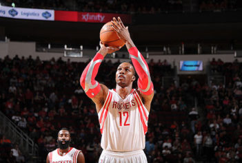 Dwight Howard loses Shooting Contest to Rockets' Mascot