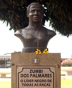 Monuments of Zumbi dos Palmares in Brasilia (Left: Wikipedia) and in front of Basílica Cathedral, Salvador-Bahia. Photo: Albenisio Fonseca