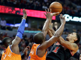 Rose, Bulls Take it to Knicks