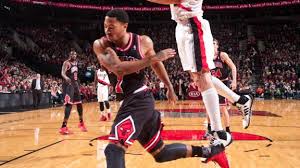 Derrick Rose Injures Right Knee as Blazers Beat Bulls 98-95
