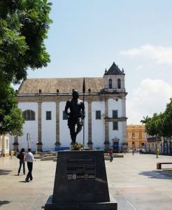 Monuments of Zumbi dos Palmares in front of Basílica Cathedral, Salvador-Bahia in Brasilia. Photo: Albenisio Fonseca