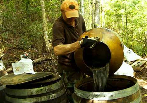 'Moonshiners' Season 3, Episode 8: 'Rival Shiners'