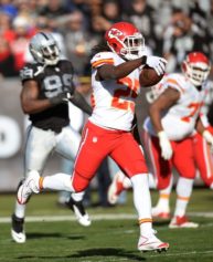 Jamaal Charles Leads Chiefs to Playoffs With 5 TDs Against Raiders