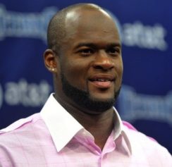 Former Quarterback Vince Young Has a Job â€¦ as Fundraiser at University of Texas