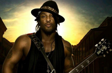 After His Fans Wait Breathlessly For 14 Years, D'Angelo Finally Releases His New Album 'Black Messiah'