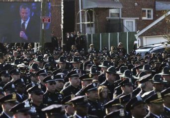 As They Show Anger Over Protests, NY Police Officers Turn Their Backs on Mayor in Their Own Protest