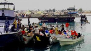 Djibouti coastguard escorts boats carrying refugees from Yemen into the port of Obock (UNHCR)