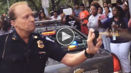 A Dramatic Encounter Ensues as Cops Use Pepper Spray on #BlackLivesMatter Protesters
