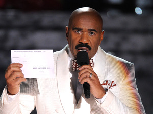 Steve Harvey Suffers anÂ Onslaught of Racist Reactions After Miss Universe Accident