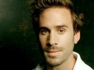 White Actor Joseph Fiennes Cast as Michael Jackson in Upcoming Project