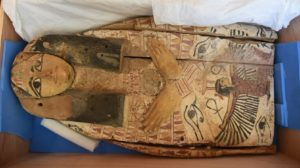 The Israeli Ministry of Foreign Affairs handed over to Egypt two ancient relics that reached Israel (CNN)