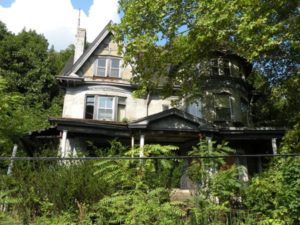 Mystery Manor in Pittsburgh, Pennsylvania. Wikipedia