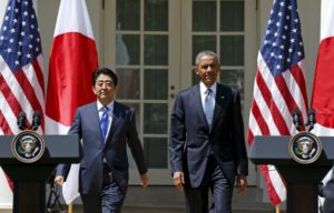 U.S. President Barack Obama and Japanese Prime Minister Shinzo Abe arrive for a joint news conference in the Rose Garden of the White House in Washington, April 28, 2015. REUTERS/Kevin Lamarque/File Photo