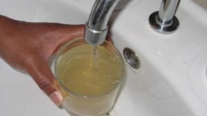 Experts say Flint residents can bathe with municipal tap water.