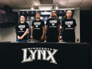Off-Duty Cops Walk Off Job at Minnesota Lynx Game, Protest WNBA Players Who Wore Black Lives Matter Shirts