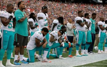 Police Union Asks Deputies, Police to Stop Escorting Miami Dolphins Until Players Stand for Anthem