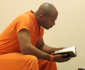 prisoner-reading-1