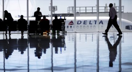 In Wake of United's PR Fiasco, Delta OKs Offers of Up to $9,950 to Flyers Who Give Up Seats