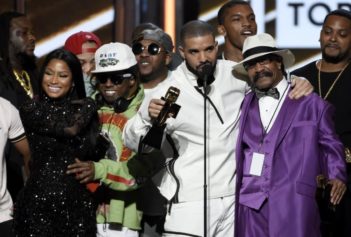 Drake Breaks Adele's Record at Billboard Music Award, Walks Away with 13 StatuesÂ 