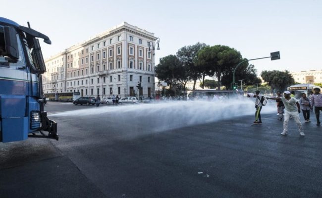 Italian Police Use Water Cannons to Force Migrants from Rome Piazza