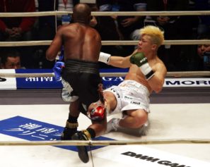 Floyd Mayweather Stops Japanese Kickboxer in 1st Round, Flooring Him 3 Times