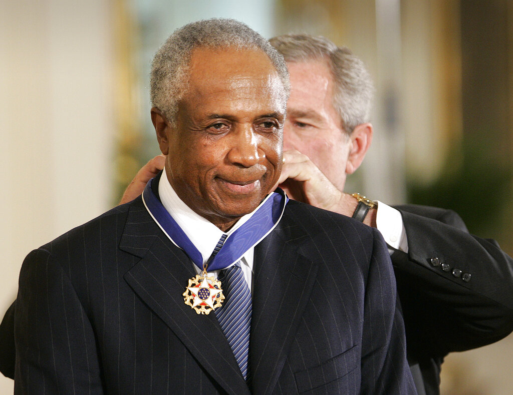 Frank Robinson Hall Of Famer First Black Mlb Manager Dies At 83