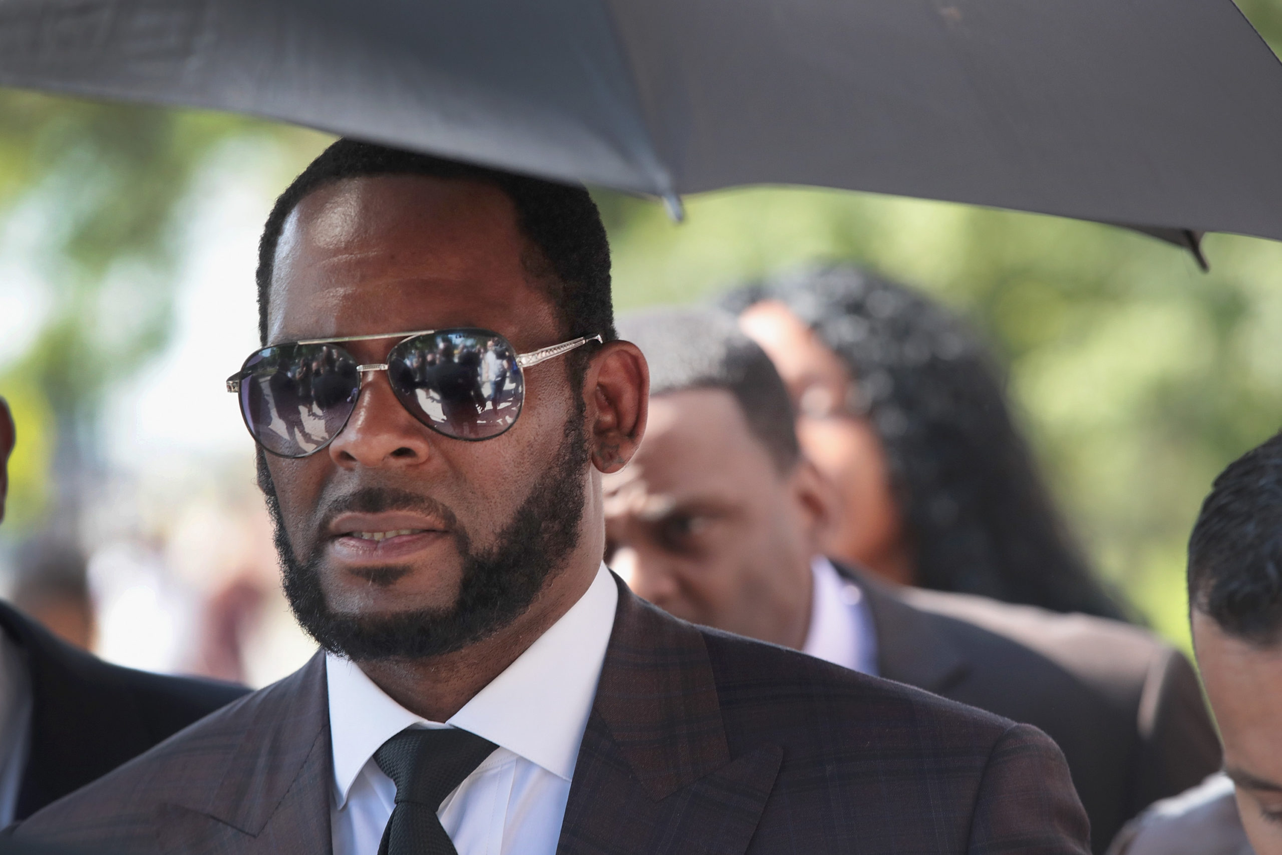 R. Kelly Arrested On Federal Sex Crimes Charges As He’s Walking His Dog ...