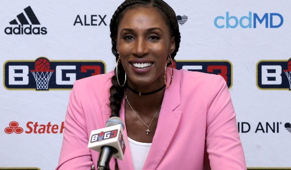 Sparks legend Lisa Leslie could become first female athlete with statue  outside of Staples Center - Silver Screen and Roll