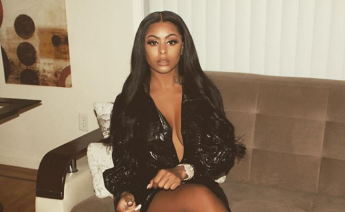 Damm Thickness: Alexis Skyy Flashes Her Cheeks and Leaves Fans  Tongue-Wagging
