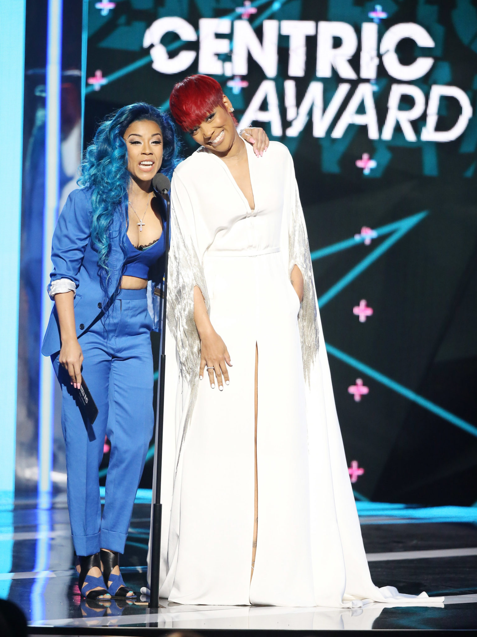 Dazzling Keyshia Cole Stunts on the 'Gram With Selfie