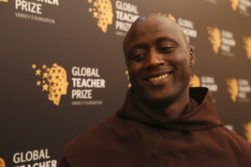 Kenyan Math Teacher Who Donates Most of His Earnings Brought to Tears After Winning $1M Global Teacher Award