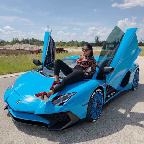 Keyshia Ka'oir poses on blue Lamborghini. @keyshiakaoirInstagram