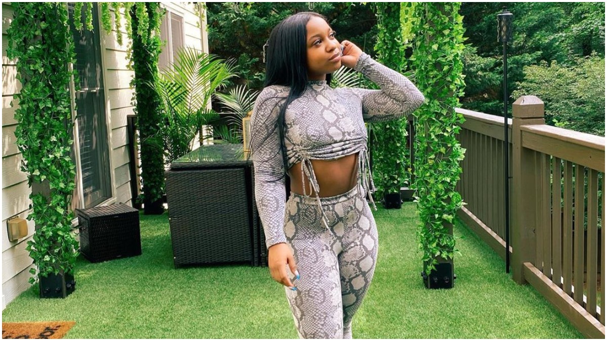 Got Me Hissin Reginae Carter Leaves Fans Gawking Over Her Snake Print Fit