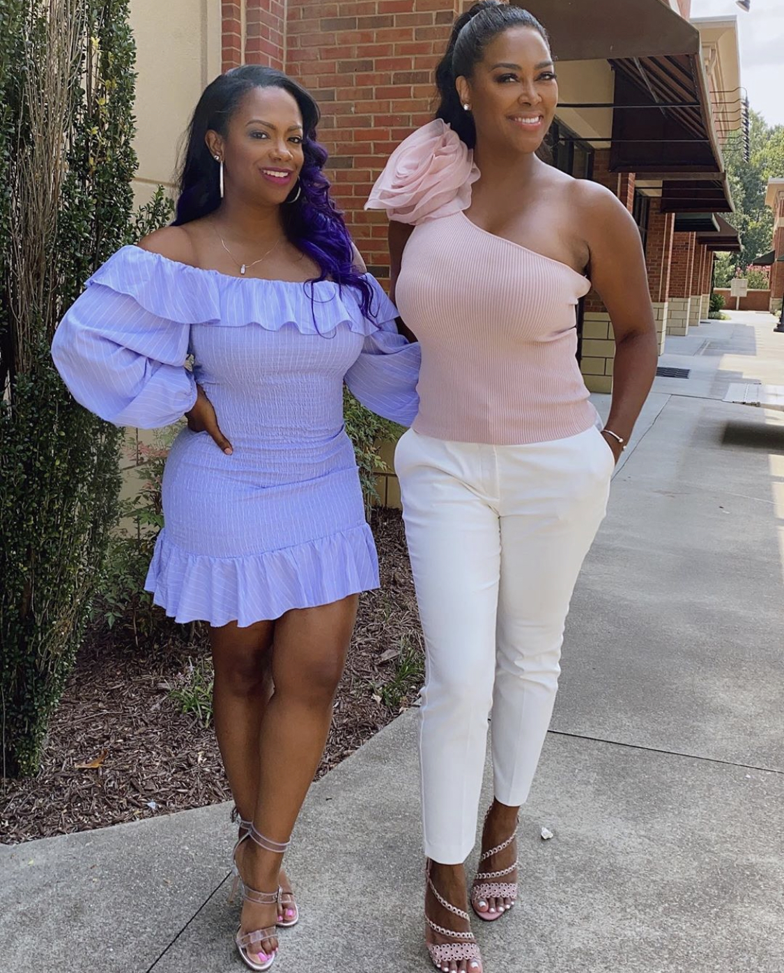 ‘brown Skin Girl’ Kandi Burruss And Kenya Moore Are Glowing In New Photo Fans Gush Over Their