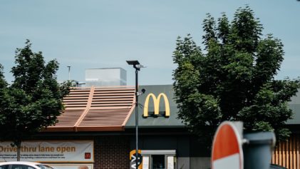 â€˜Ghetto, Lazy, Smellyâ€™: Black Former McDonaldâ€™s Employees File Federal Claim Alleging Verbal Abuse, Reduced Hours at Illinois Restaurant