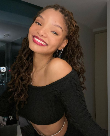 Step On Me Halle Bailey Has Fans Begging For More Of Her Angelic Selfie Photos